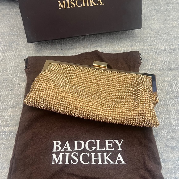 New in Box Badgley Mishka gold framed evening bag with chain and original box - Picture 5 of 11